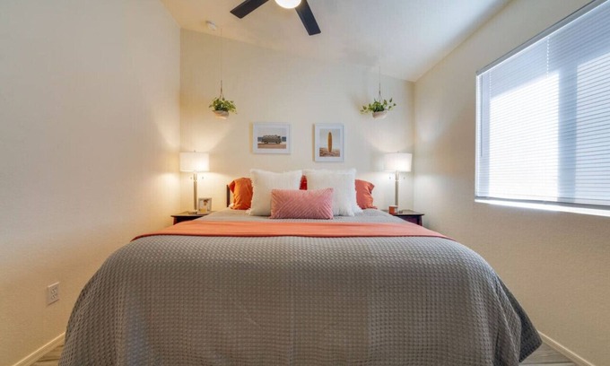 Tucson Casa | Silverbell / 3 BR & 2 BA / Garage / Fenced / Quiet