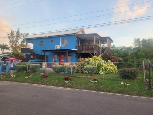 Runaway Bay Apartamento | Silverbuttons Apartments & Eats