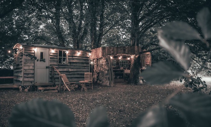 Newton Ferrers Cabina | Silverlock’s Hide - Off grid romantic hideaway with private wood fired hot tub
