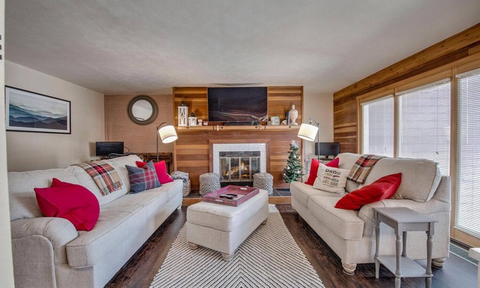 Wildernest Condominio | Silverthorne Condo with Mtn views, Pool & Hot tub