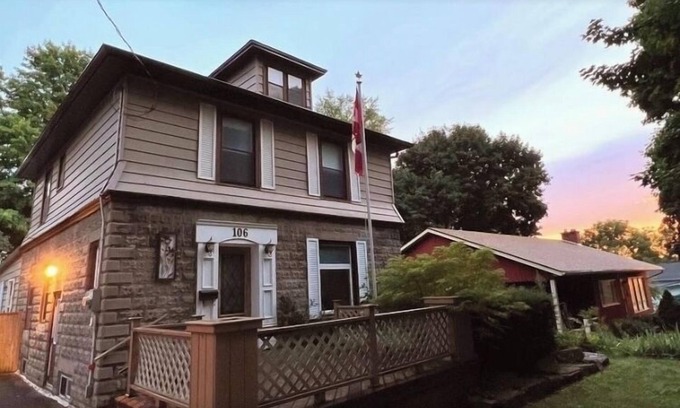 Simcoe Casa | SIMCOE SUITES - QUIET 3 BEDROOM HOUSE