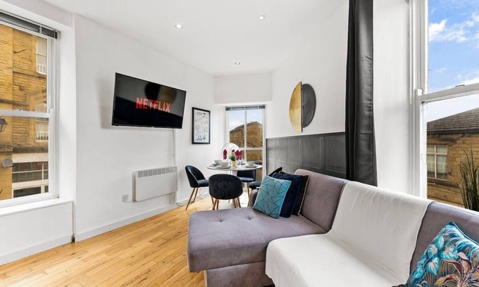 Dewsbury Apartamento | Simple 2 Bed in Central Dewsbury - Sleep 5