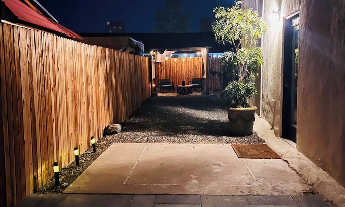 Keeling Casa | Simple, clutter free, Convenient location, pet friendly!!