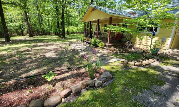 Broken Bow Cabaña | Simple. Comfortable. Quaint. Peaceful. Secluded. Family friendly.