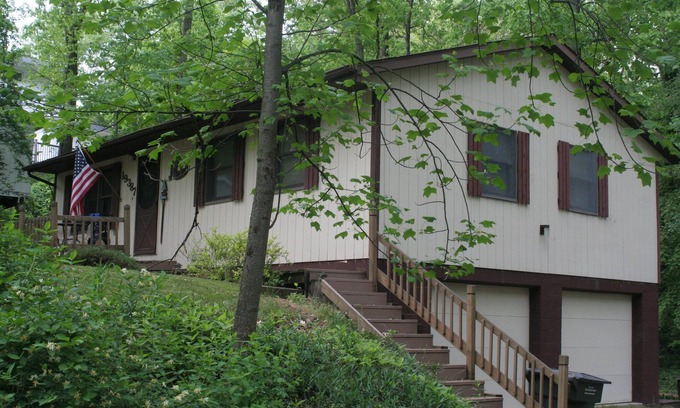 New Buffalo Cabaña | Cottage simple situado en el bosque por el lago Michigan