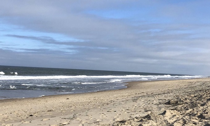 York Beach Casa | Simple Family Beach house: one floor & steps to ocean. V. close beach location