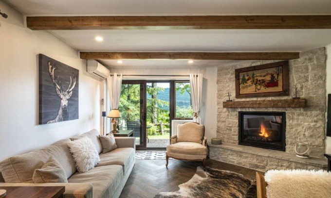 Mont-Tremblant Apartamento | Simple & Luxe Condo with View
