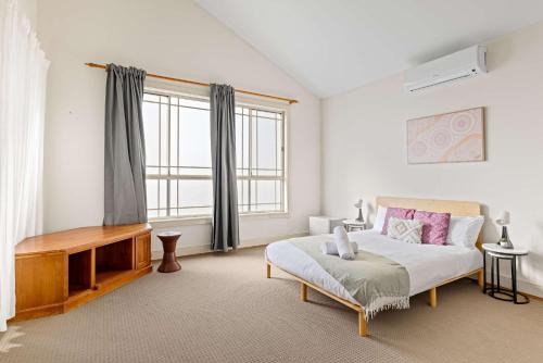 Bexley Casa | Simple No-Frills Double Room with Ensuite Bathroom & Air Conditioning in Bexley