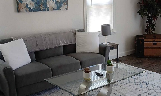 Ottawa Casa | Simple & peaceful home, very quiet street. near University of Toledo - Pets OK