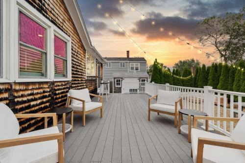 Newburyport Casa | Simple Retreat 2 Min Walk to Beach AC Firepit