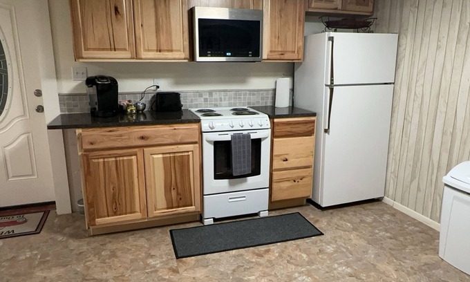 Lexington Casa | Simple & spacious 1-bedroom basement living in Lexington. Close to W&L and VMI