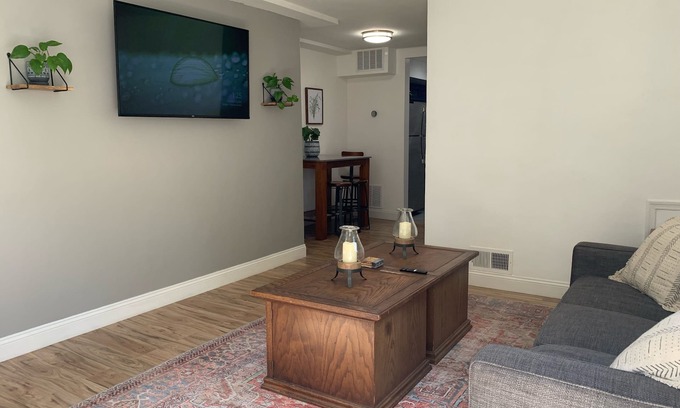 Southeast Casa | Simple Stay in the Nation's Capital