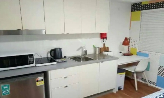 Sunnybank Casa | Simple Sunnybank Studio FREE A/C, parking & WiFi