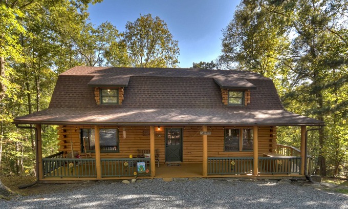 Eagle Mountain Cabina | Simpler Times is a real log cabin with kids game room and firepit.