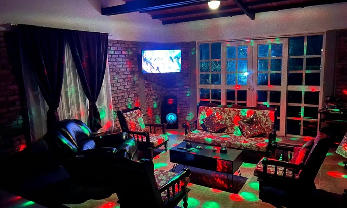 El Eden Chalet De Esquí | Simplicidad Campestre: Casa para Desconectar