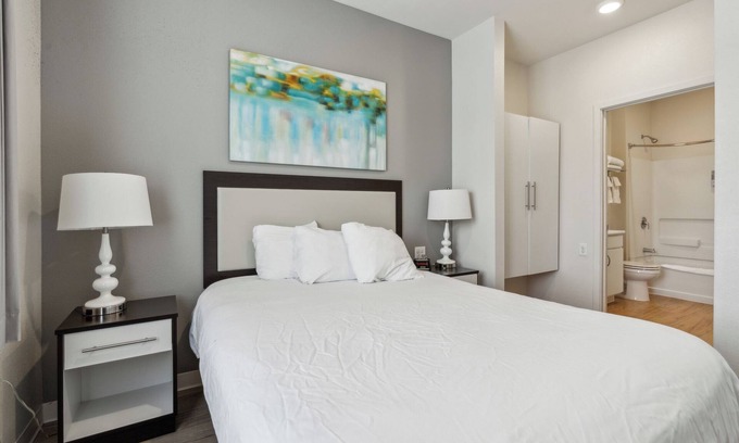 Far North Central Apartamento | Simplicity At the Rim 1116