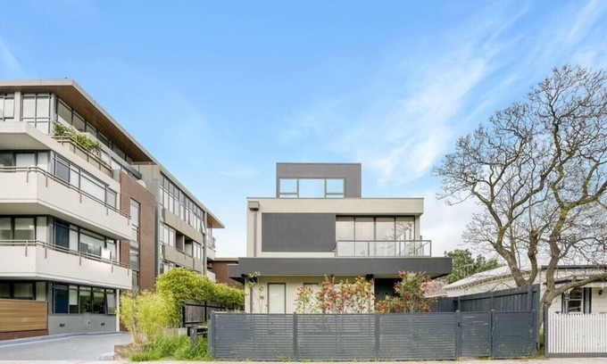 Caulfield North Casa | Simply Beautiful Townhouse in Caulfield North