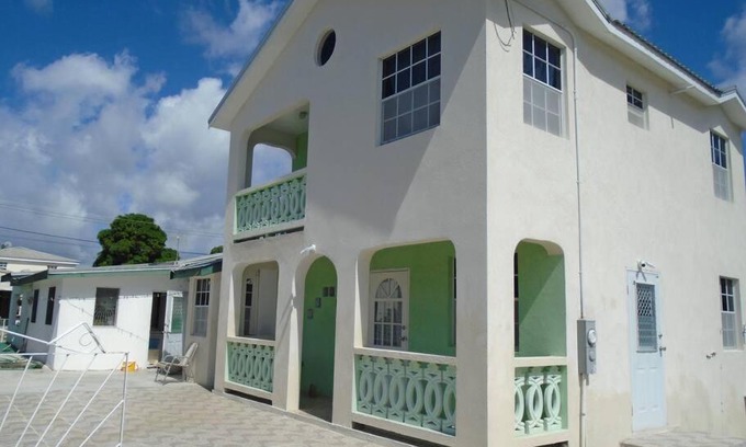 Husbands Apartamento | Simply Beautiful Two Storey home/apt awaits you