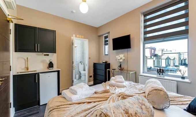 Seven Sisters Condominio | Simply Charming Studio - Great Location