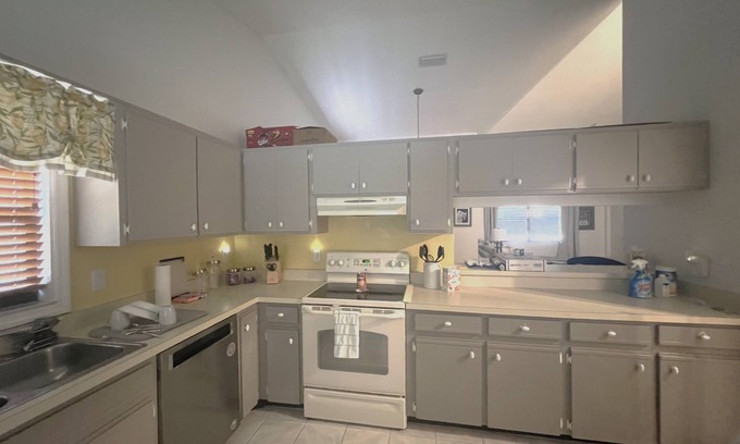 Bayou Oaks Condominio | Simply Sarasota - Monthly Rental Room