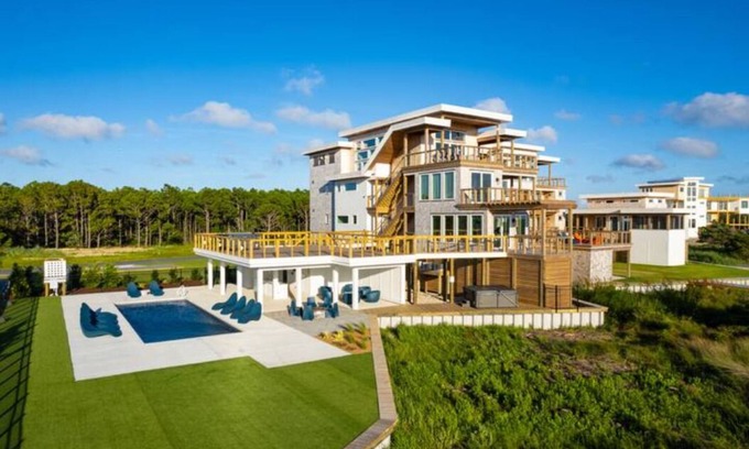 Salvo Casa | Simply the Finest - New Modern Waterfront Home w/ Saltwater Pool