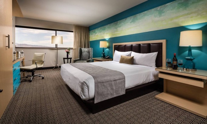 Downtown Las Vegas Hotel | Sin City Getaway! 4 Contemporary Accommodations, City View, Pool, Free Parking!
