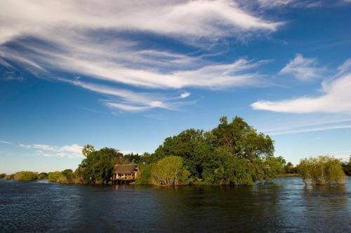 Simonga Otro | Sindabezi Island Camp