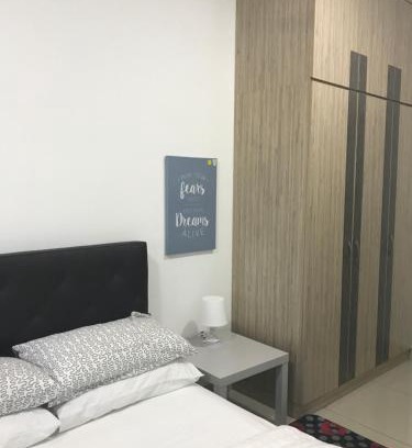 Presint 15 Apartamento | SINGGAH Putrajaya - 3 Bedrooms with Pool and KL View