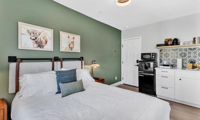 Vista Apartamento | Single Bedroom - Queen Size. Heart of Downtown Vista