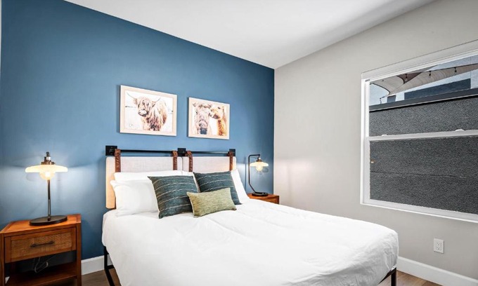 Vista Apartamento | Single Bedroom - Queen Size. Heart of Downtown Vista