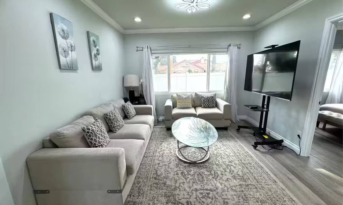 East San Gabriel Casa | Single Cozy House /private amazing fenced backyard