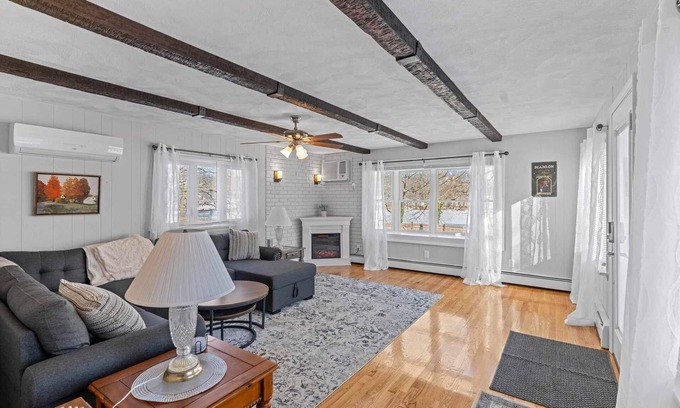 Lynn Casa | Single family home large yard close to Salem and Boston