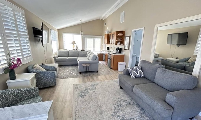 Harvey Cedars Casa | Single family house steps to beach