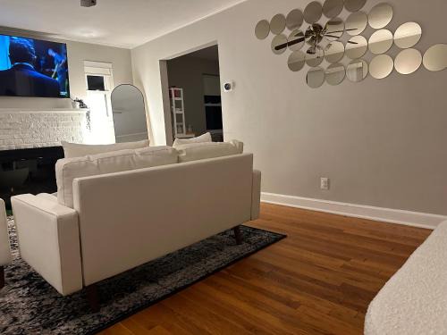 Douglas Park Villa | Single Family House in Arlington