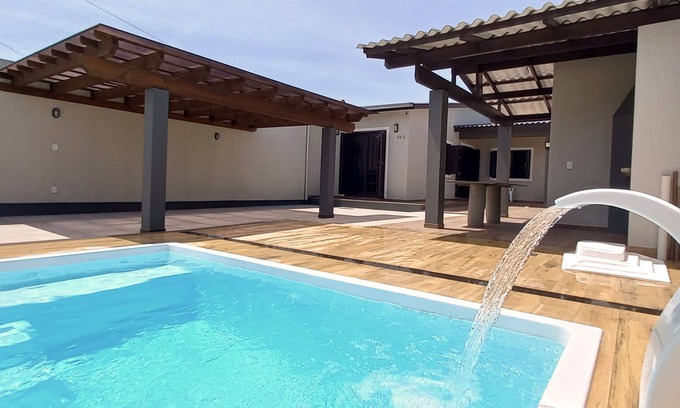 Capao da Canoa Casa | Casa sola en el patio con dos habitaciones y Wi-Fi En Capão Da Canoa