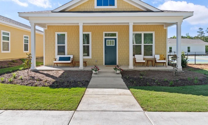 Shallotte Cabaña | Single-level cottage home close to Ocean Isle Beach!