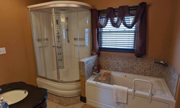 Camdenton Casa | Single Level Living at the Lake
