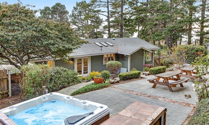 Mendocino Casa | Single-Level Ocean View Getaway w/ Private Hot Tub, Free WiFi & Wood Stove