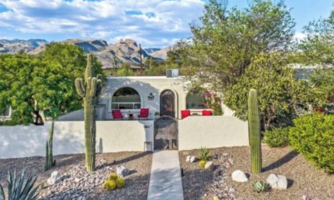 Hidden Valley Casa | Single Level Sabino Sanctuary Courtyard, 2 Car Garage, Renovated 2-2024