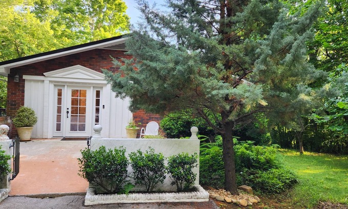 Walland Casa | Single level Smoky Mountain Getaway! Kid AND Grandparent friendly.