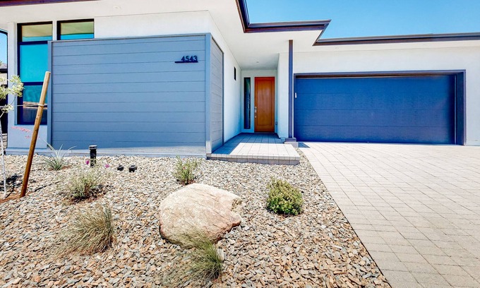 Prescott Valley Casa | Single level snowbird-friendly home with fenced backyard, washer/dryer, WiFi
