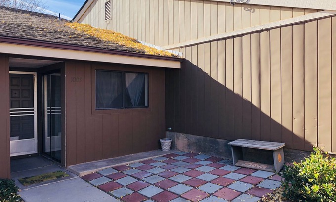 Bloomington Casa | Single Level Townhome 2 Bdrm 2 Bath Furnished Month to Month Rental