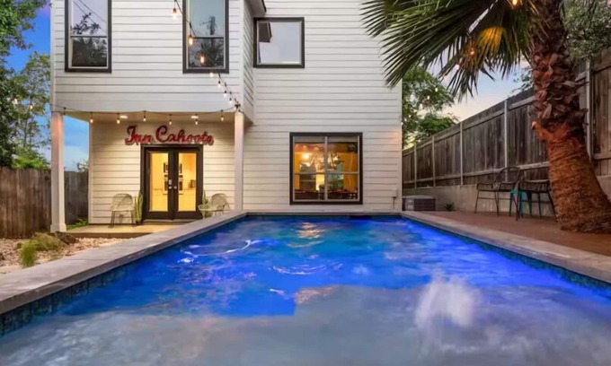 Central East Austin Casa | Single Malt Manor Downtown Austin