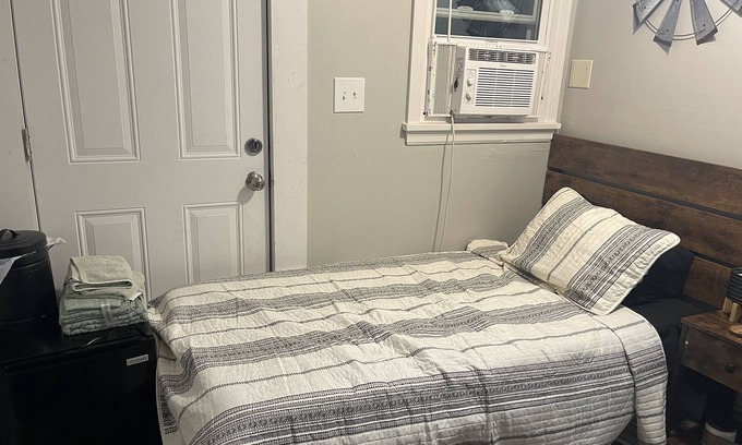 New Albany Casa | Single Person Open Room