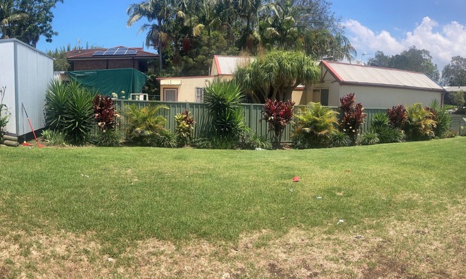 Fennell Bay Cabina | Single Room Cabin With Shower and Toilet, Separate Camp Kitchen and Laundry
