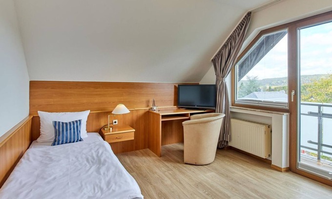 Kueser Plateau Casa | Habitación individual con ducha / WC - Hotel-Café Ernst