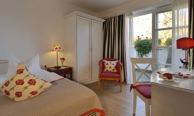 Erpfingen Apartamento | Single room Pfaffenberg with balcony, 18 sqm, bathroom with shower