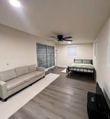 East Hemet Casa | Single Room w/Private Entrance - Shared Bathroom