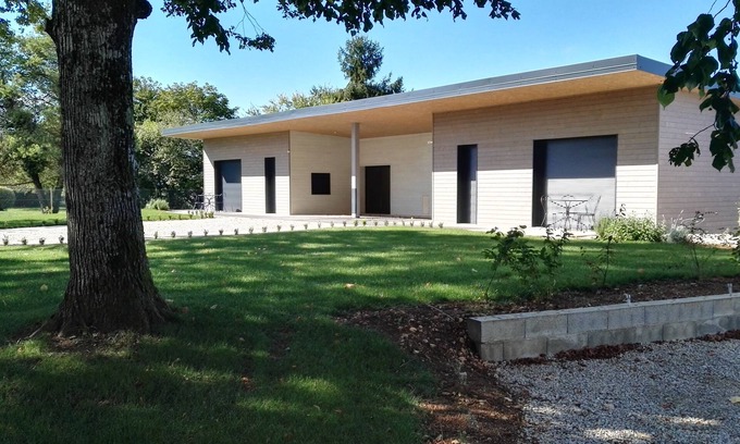 Ampilly-le-Sec Casa | Single-storey gîte, wooded, enclosed and secure grounds.