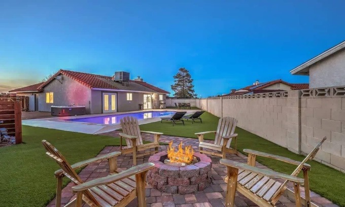 Henderson Casa | Single-Story 3BR w/ Pool, Hot Tub, Firepit & Grill
